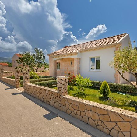 Apartment Holiday Home Doma, Cilipi Near Dubrovnik Bilik gambar