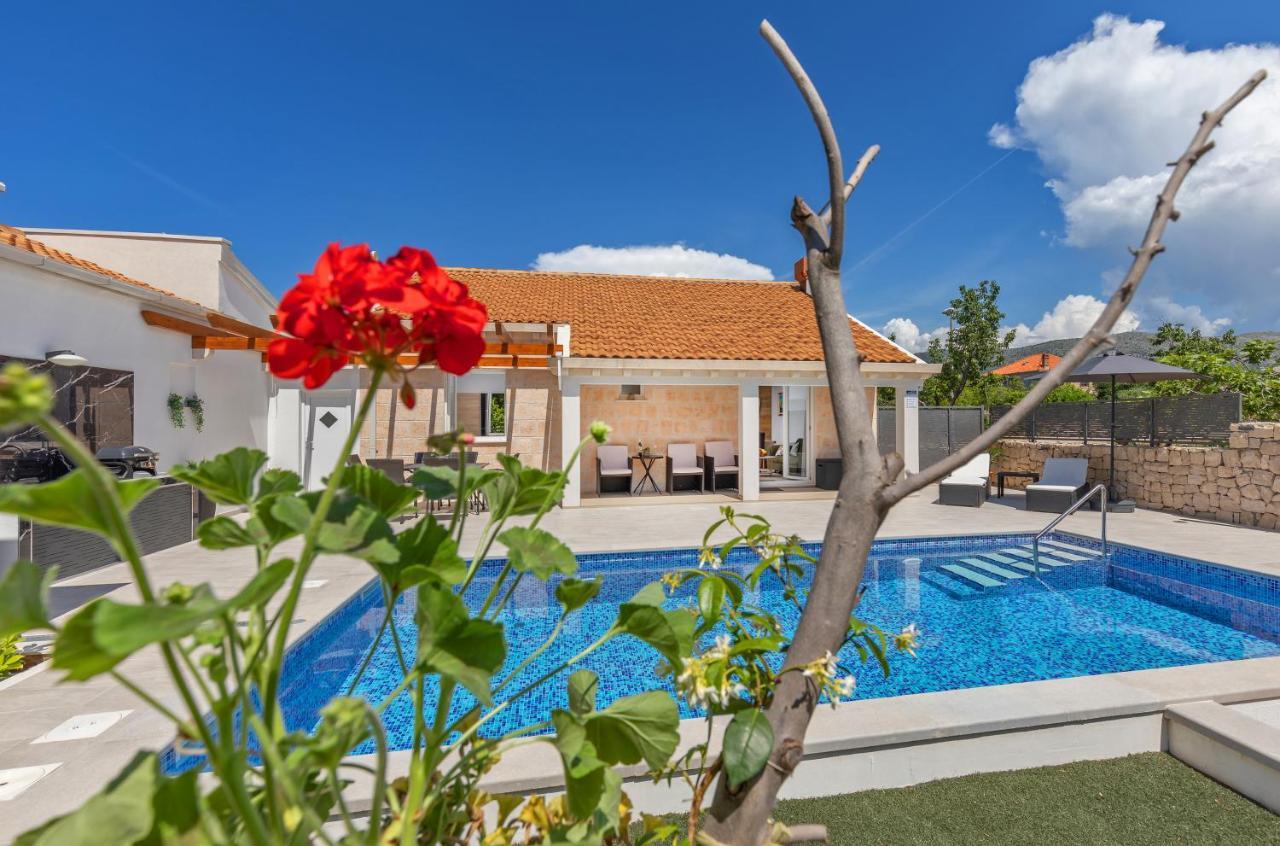 Apartment Holiday Home Doma, Cilipi Near Dubrovnik Luaran gambar
