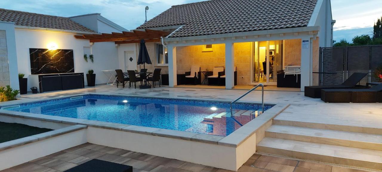 Apartment Holiday Home Doma, Cilipi Near Dubrovnik Luaran gambar